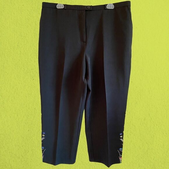 90s vintage black high waisted capri pants with embroidered butterflies - Picture 3 of 10